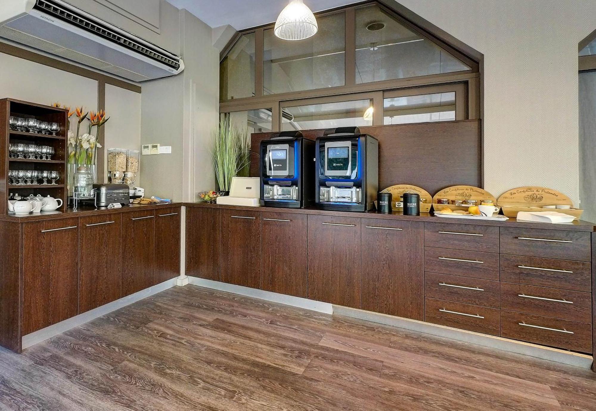 B&B Hotel Montbeliard-โซชูส์ ภายนอก รูปภาพ